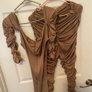 Ruched off the shoulder top/leggings set